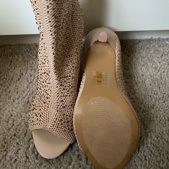Steve Madden light pink stone studded open toe booties! - Picture 4 of 4